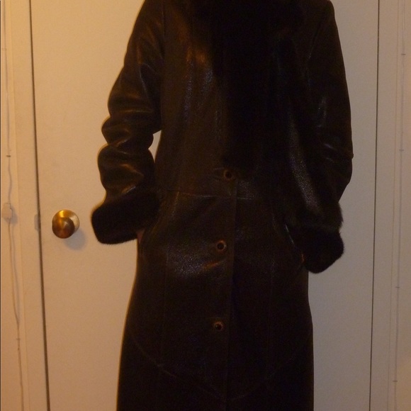 Shearling coat - Picture 4 of 14